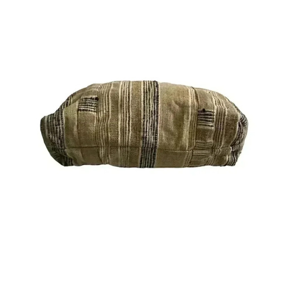 First Class boho shoulder bag, woven w/ wooden bead closure - Picture 8 of 14